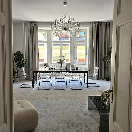 Design 3Br Old Town Apt With Castel & Cathedral View-Free Parking 아파트 *