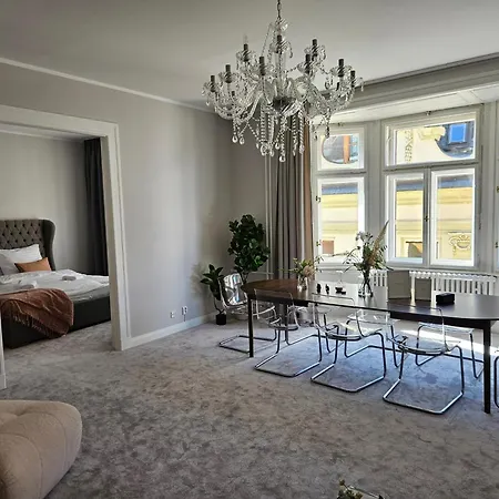 Design 3Br Old Town Apt With Castel & Cathedral View-Free Parking 아파트