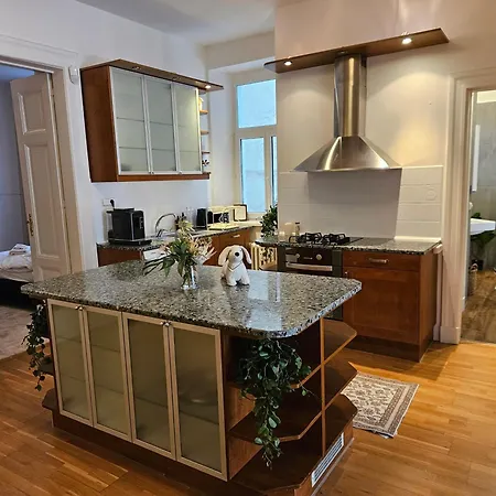 Design 3Br Old Town Apt With Castel & Cathedral View-Free Parking *
