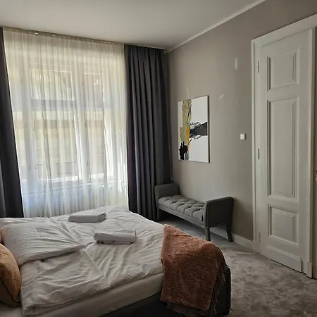 Design 3Br Old Town Apt With Castel & Cathedral View-Free Parking * 브라티슬라바