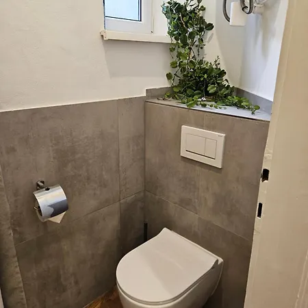 Design 3Br Old Town Apt With Castel & Cathedral View-Free Parking